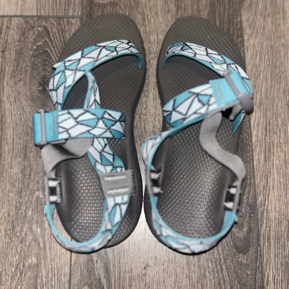 BRAND NEW CHACOS!!